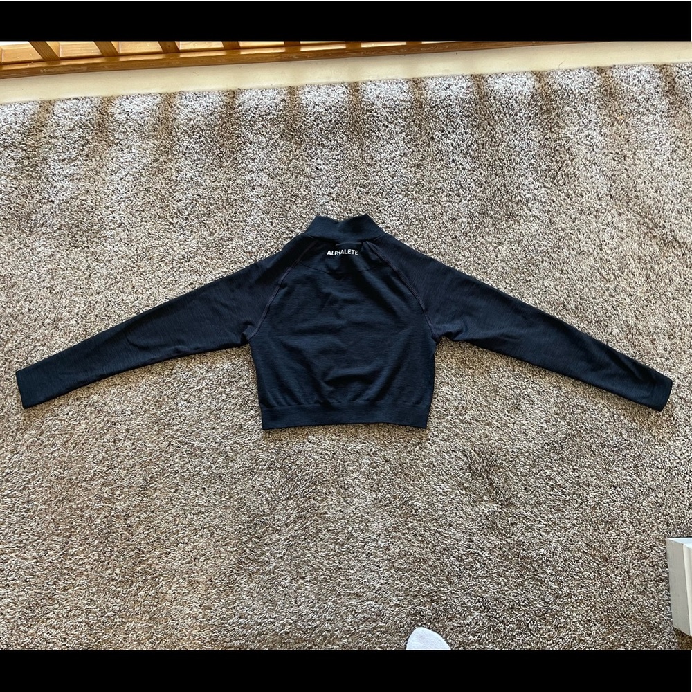 Alphalete cropped zip-up😍 - Picture 3 of 7